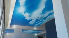 Mavi gökyüzü temalý resimli asma tavan